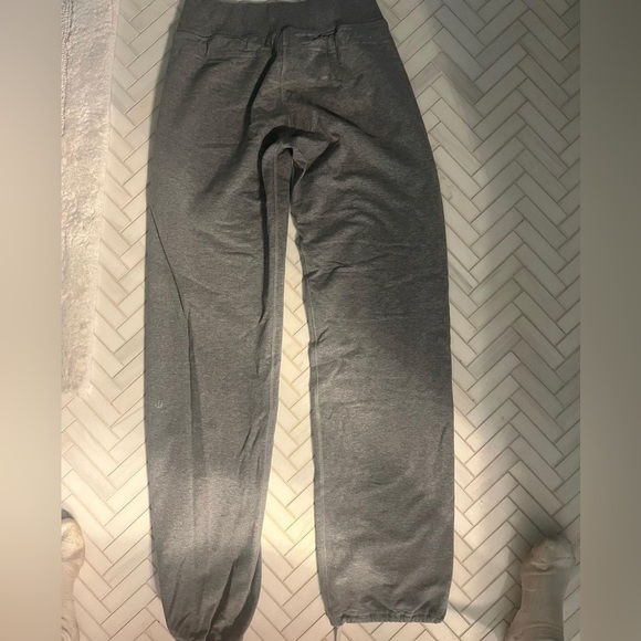 LULULEMON SWEATPANTS!!! SIZE 6! - Picture 3 of 5